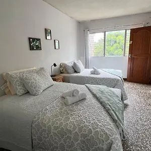  Habitación en casa particular Casa Azalea